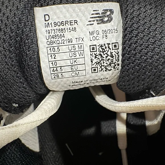 New Balance 1906R Silver Metallic Black Men’s 10.5 New Without Box